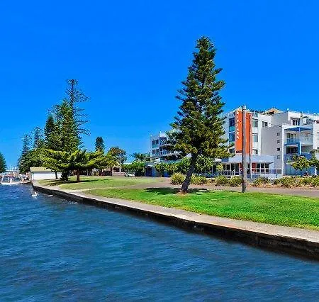 Lakeside Waterfront Apartment The Entrance Exterior photo